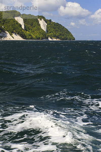 Königsstuhl von der Ostsee aus gesehen  Kreidefelsen  Nationalpark Jasmund  Insel Rügen  Mecklenburg-Vorpommern  Deutschland  Europa