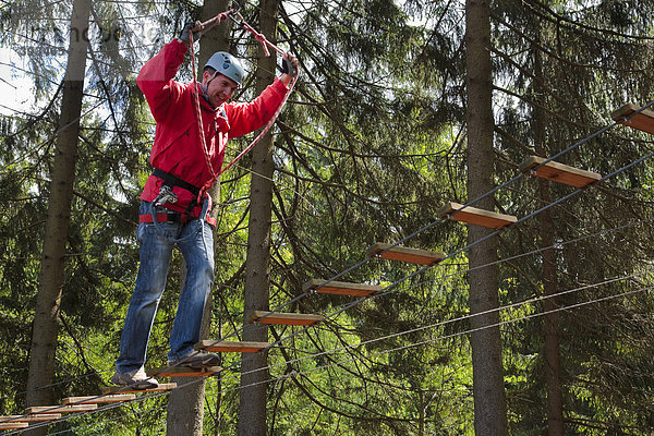 Action im Kletterpark in Spindlermühle  Riesengebirge  Tschechien  Europa