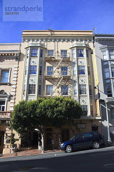 Typisches Haus mit Außentreppen  Feuertreppe  San Francisco  Kalifornien  USA  Nordamerika