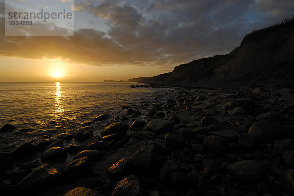 Sonnenaufgang am Meer  Naturstrand am Bülker Leuchtturm  Kieler Bucht  Ostsee  Schleswig-Holstein  Deutschland  Europa