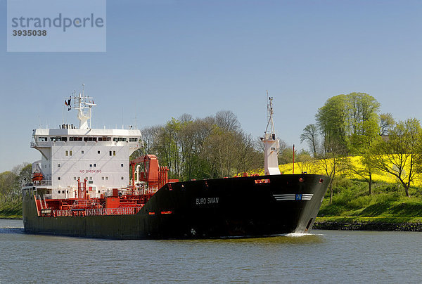 Tankschiff  Tanker  Flüssiggastanker auf dem Nord-Ostsee-Kanal  Schleswig-Holstein  Deutschland  Europa