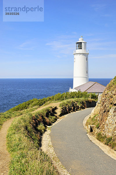 Leuchtturm an der Küste von Trevose Head an der Nordküste von Cornwall  England  Großbritannien  Europa