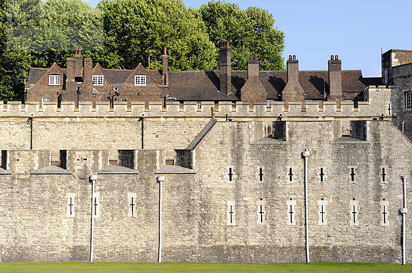 Schutzmauer an der Westseite vom Tower of London  England  Großbritannien  Europa