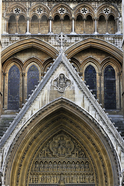 Westminster Abbey  Detailansicht des nördlichen Querschiffs mit Portalbogen  London  England  Großbritannien  Europa