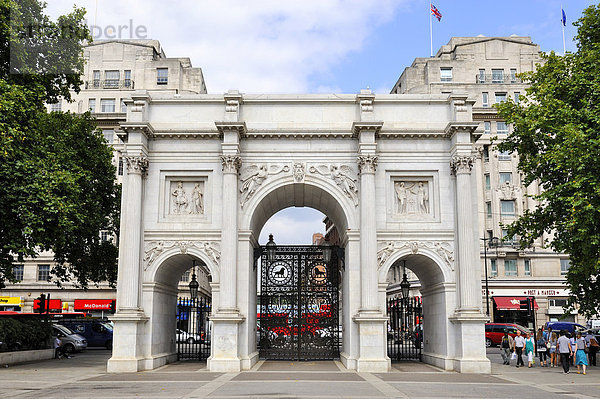 Marble Arch  ein aus weißem Carrara-Marmor bestehendes Monument im Hyde Park  London  England  Großbritannien  Europa