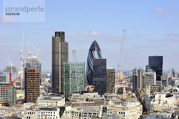 Blick über die Stadt London  Baukräne  England  Großbritannien  Europa