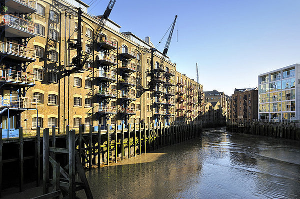 Ehemalige Getreidespeicher im New Concordia Wharf  zu Wohnhäusern umfunktioniert  London  England  Großbritannien  Europa