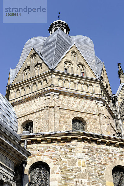 Der Kuppelbau oder das Karolingische Oktogon am Dom zu Aachen  Nordrhein-Westfalen  Deutschland  Europa