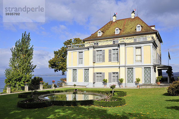 Schloss Arenenberg  auch Napoleon Museum mit Parkanlage  Gemeinde Salenstein  Kanton Thurgau  Schweiz  Europa
