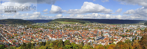 Panoramablick über die Stadt Tuttlingen  Baden-Württemberg  Deutschland  Europa