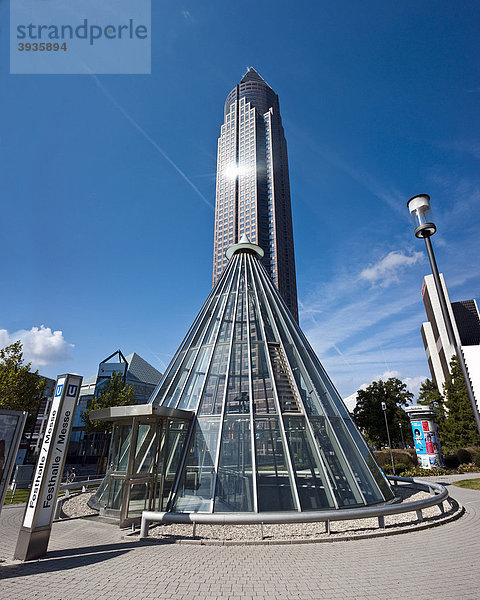 Eingang zur U-Bahn vor dem Messeturm  257 Meter  an der Friedrich-Ebert-Anlage  Frankfurt am Main  Hessen  Deutschland  Europa