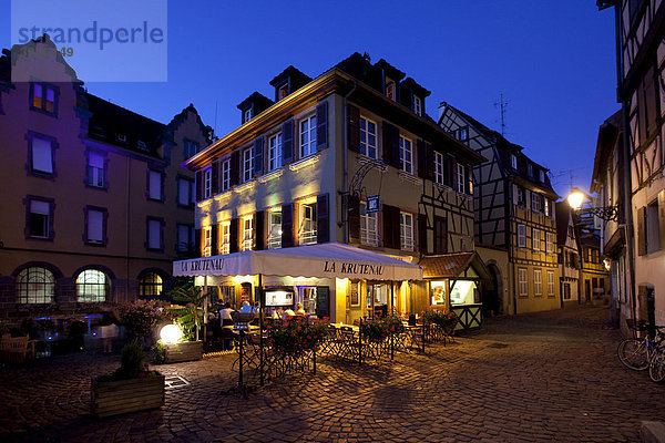 Altstadt mit Restaurants  Colmar  Elsass  Frankreich  Europa
