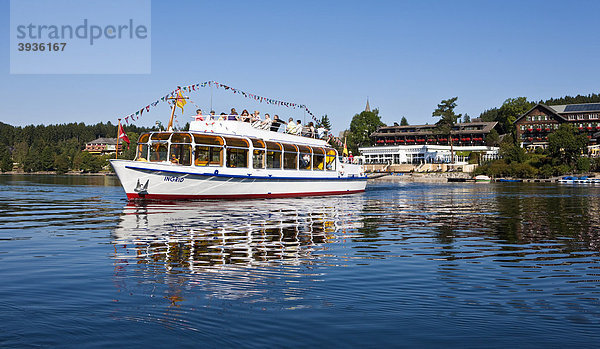 Touristenboot auf dem Titisee  Titisee-Neustadt  Schwarzwald  Baden-Württemberg  Deutschland  Europa