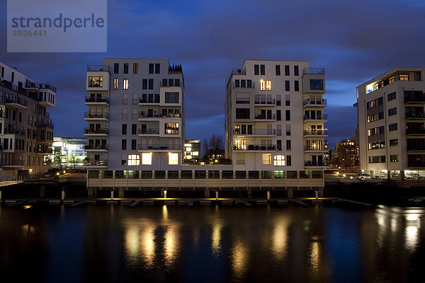 Moderne Luxuswohnungen am Westhafen mit direktem Bootsanleger  Westhafenplatz  Frankfurt am Main  Hessen  Europa