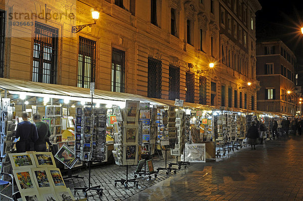 Souvenirstände an der Via del Corso  Rom  Italien  Europa