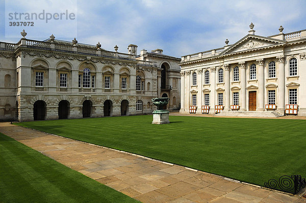 Senate House mit Innenhof  1730 von James Gibbs entworfen  rein klassische Architektur  King's Parade  Cambridge  Cambridgeshire  England  Großbritannien  Europa