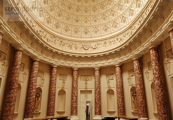 Dekorative Empfangshalle mit Kuppel  Detail der Stowe School  Privatschule seit 1923  Architektur von 1770  Klassizismus  Stowe  Buckingham  Buckinghamshire  England  Großbritannien  Europa