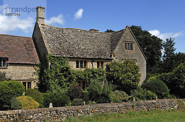 Typisches Steinhaus in den Cotswolds  Armscote  Warwickshire  England  Großbritannien  Europa
