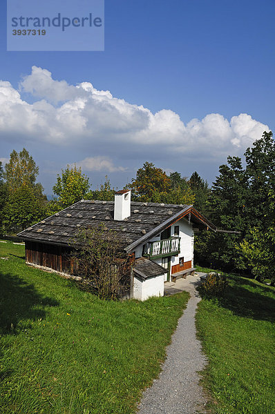 Kleinstanwesen aus Oberau  Berchtesgadener Land  erbaut 1621  Freilichtmuseum Glentleiten  Glentleiten 4  Großweil  Oberbayern  Deutschland  Europa