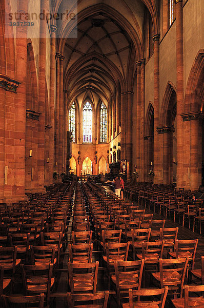 Altar und Gestühl im Innenraum der Kathedrale St. Martin  Gotik  Anfang 14. Jhd.  22 Place de la CathÈdrale  Colmar  Elsass  Frankreich  Europa