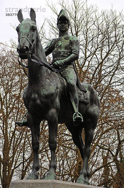 Friedrich Wilhelm der III.  Reiterstandbild im Schlosspark  Oberaltenburg  Merseburg  Sachsen-Anhalt  Deutschland  Europa