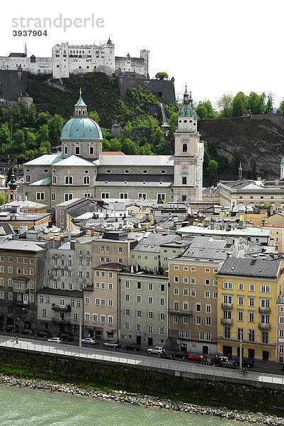 Blick vom Kapuzinerberg über die Altstadt mit Dom und Festung Hohensalzburg  Stadt Salzburg  Salzburger Land  Österreich  Europa