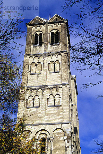 St. Aposteln  Kirche im Stil der Romanik  Innenstadt  Köln  Nordrhein-Westfalen  Deutschland  Europa