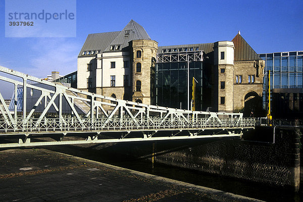 Drehbrücke  Brücke zum Schokoladenmuseum Imhoff-Stollwerck  Rheinauhalbinsel  Köln  Nordrhein-Westfalen  Deutschland  Europa