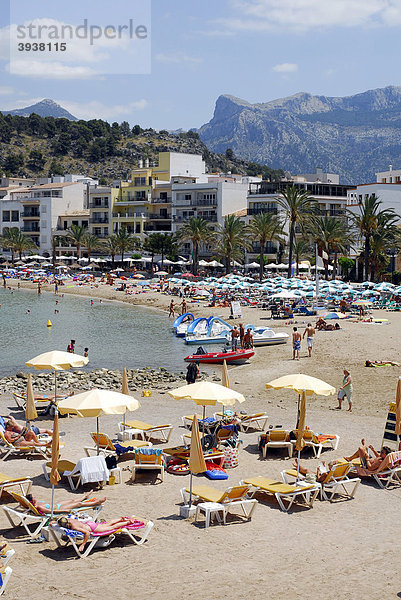 Bucht mit Strand  Playa Puerto Soller  Port de Soller  Mallorca  Balearen  Balearische Inseln  Mittelmeer  Spanien  Europa