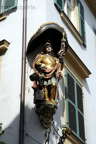 Historische Figur an einer Fassade in der Altstadt  UNESCO-Welterbe Bamberg  Oberfranken  Bayern  Deutschland  Europa