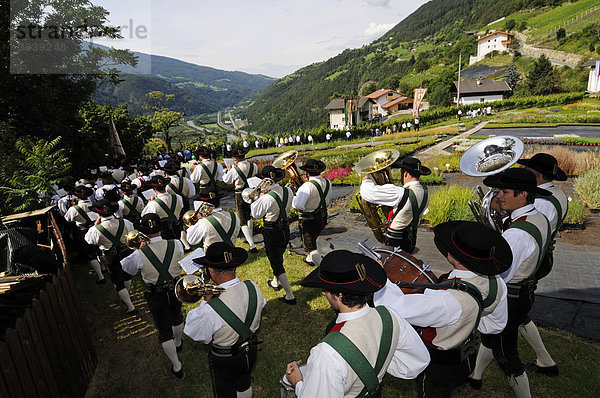 Herz-Jesu-Prozession in Feldthurns  Brixen  Südtirol  Italien  Europa
