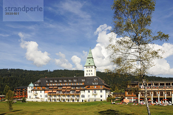 Schloss Elmau  Mittenwald  Karwendelgebirge  Bayern  Deutschland  Europa
