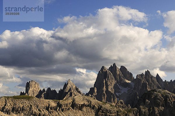 Blick von der Auronzohütte in die Cristallo-Gruppe  Hochpustertal  Sextener Dolomiten  Südtirol  Italien  Europa