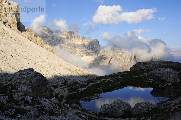 Blick vom Paternsattel auf den Zwölferkofel  Hochpustertal  Sextener Dolomiten  Südtirol  Italien  Europa