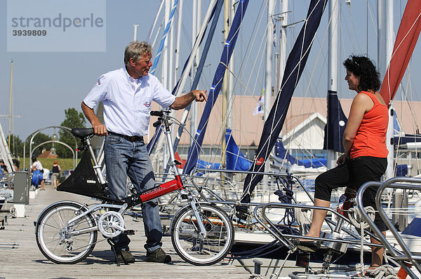 Radfahrer  Sloten  Friesland  Holland  Niederlande  Europa