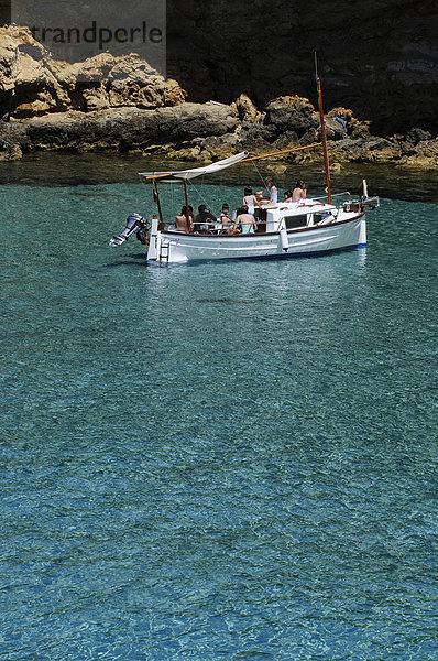 Boot  Cala Conta  Ibiza  Pityusen  Balearen  Spanien  Europa