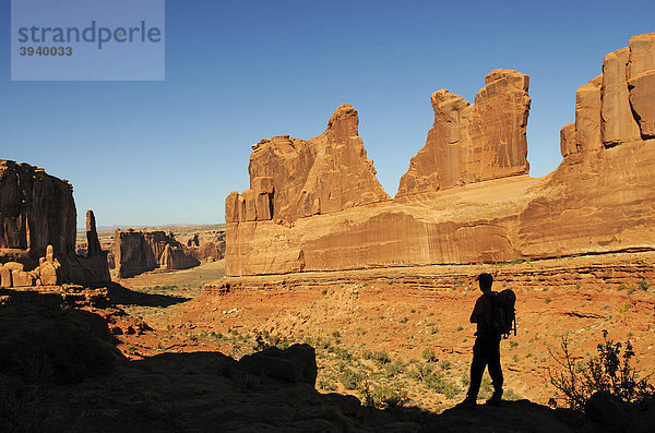 Wanderer  Park Avenue  Arches Nationalpark  Moab  Utah  USA