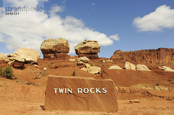 Twin Rocks  Capitol Reef Nationalpark  Utah  USA