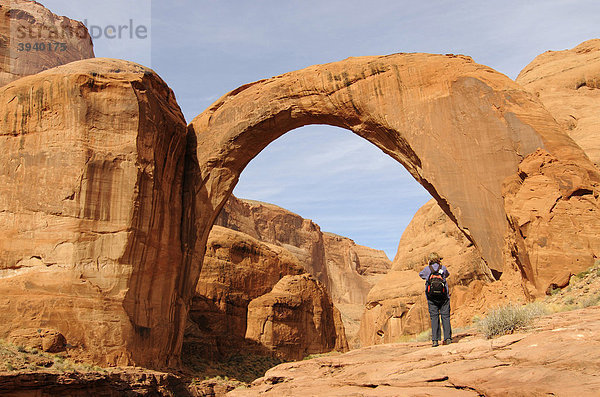 Wanderer  Rainbow Bridge  Lake Powell  Glen Canyon  Arizona  USA