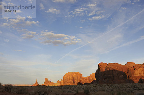 Totem Pole  Monument Valley  Navajo Tribal Lands  Utah  USA