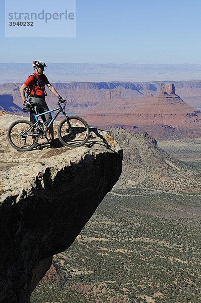 Mountainbiker  Porcupine Rim Trail  Castle Valley  Moab  Utah  USA