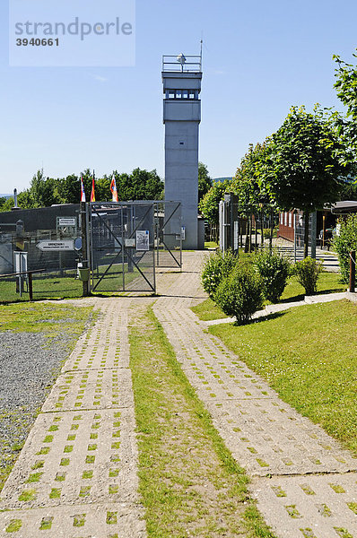 Beobachtungsturm der DDR im Grenzmuseum Schifflersgrund an der einstigen innerdeutschen Grenze  Sickenberg  Thüringen  Deutschland  Europa