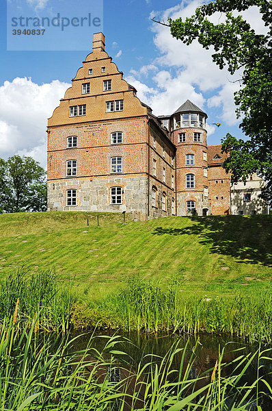 See im Park von Schloss Ulrichshusen der Familie von Maltzahn  Mecklenburg-Vorpommern  Deutschland  Europa