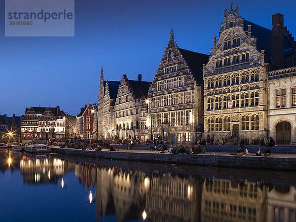 Gildehäuser am Graslei und Korenlei bei Nacht in Gent  Flandern  Belgien  Europa