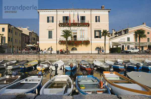 Fischerhafen  Seepromenade  Bardolino  Gardasee  Lago di Garda  Venetien  Italien  Europa