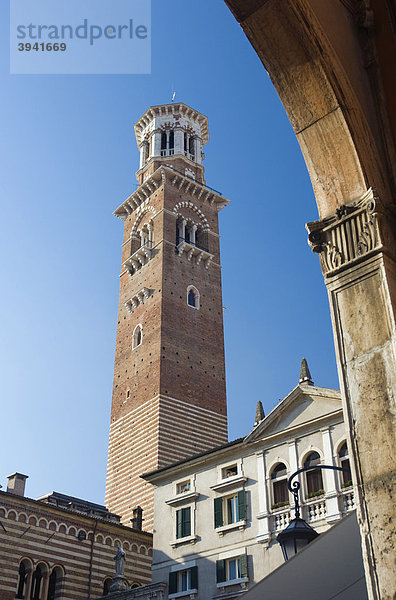 Piazza dei Signori  Uhrturm  Verona  Venetien  Italien  Europa