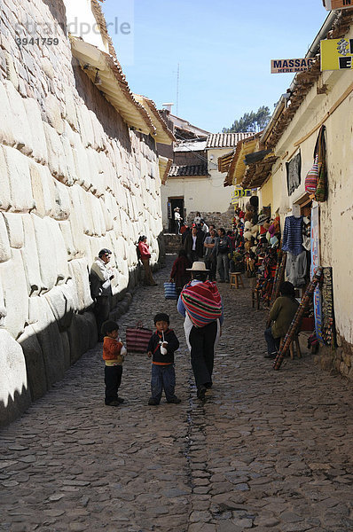 Enge Gasse  Museo de Arte Religioso  Palacio Arzobispal  Palast des Erzbischofs  Cusco  Inkasiedlung  Quechuasiedlung  Peru  Südamerika  Lateinamerika