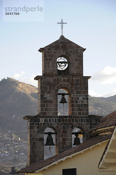Glockenturm der Kirche San Blas  Plaza de San Blas  Cusco  Inkasiedlung  Quechuasiedlung  Peru  Südamerika  Lateinamerika