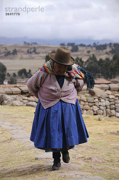 Alte Frau  Chinchero  Inkasiedlung  Quechuasiedlung  Peru  Südamerika  Lateinamerika