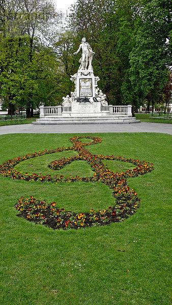 Statue  Denkmal für Mozart  Wien  Österreich  Europa